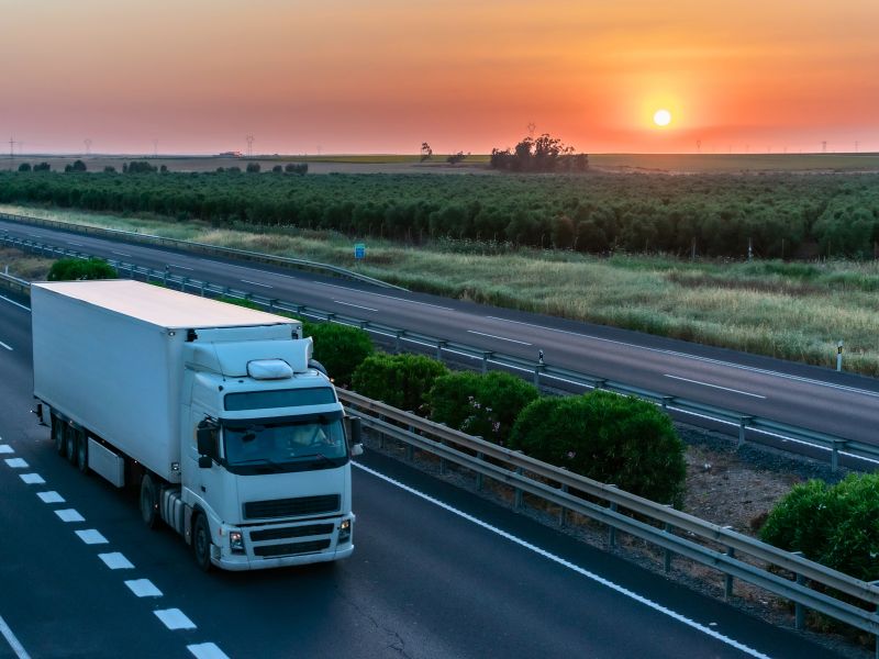empresas de armazenagem e logística e caminhão