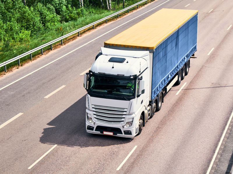 transporte de alimentos enlatados viagem