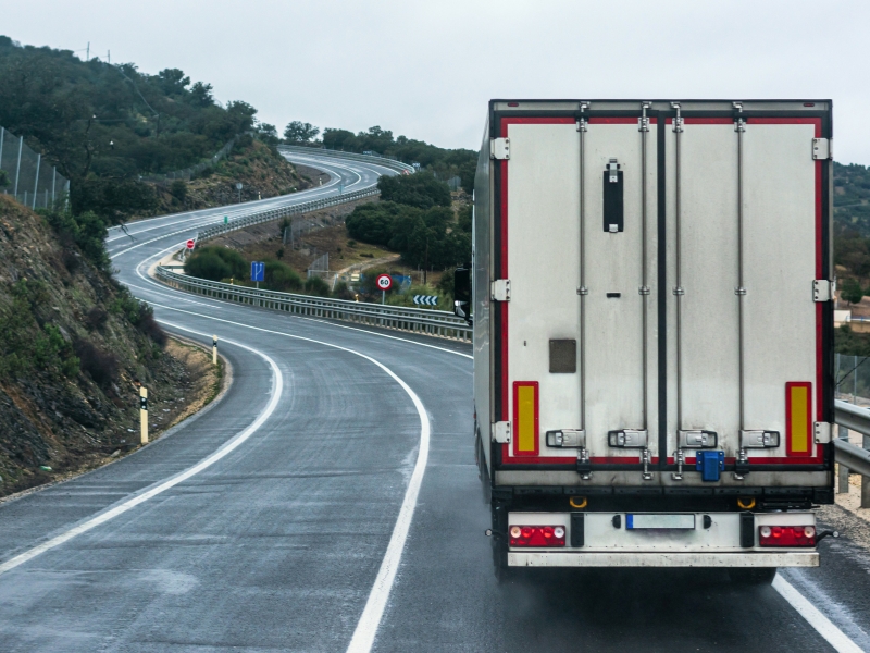 quem transporta os alimentos até os consumidores e trajeto